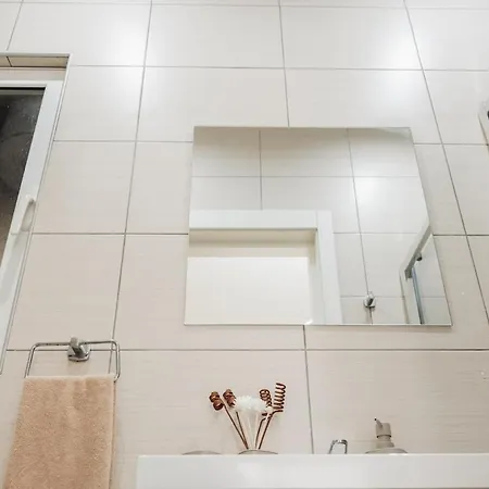 Yet Quiet, 3 Bedroom Near St Julians Sleeps 6 *